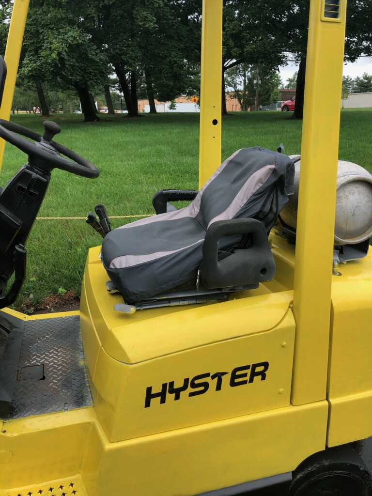2015 Hyster Propane Forklift, Sideshifter, New paint, treaded cushioned